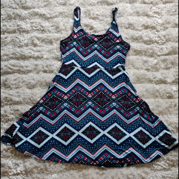 EUC Pair of patterned summer dresses - Picture 5 of 7